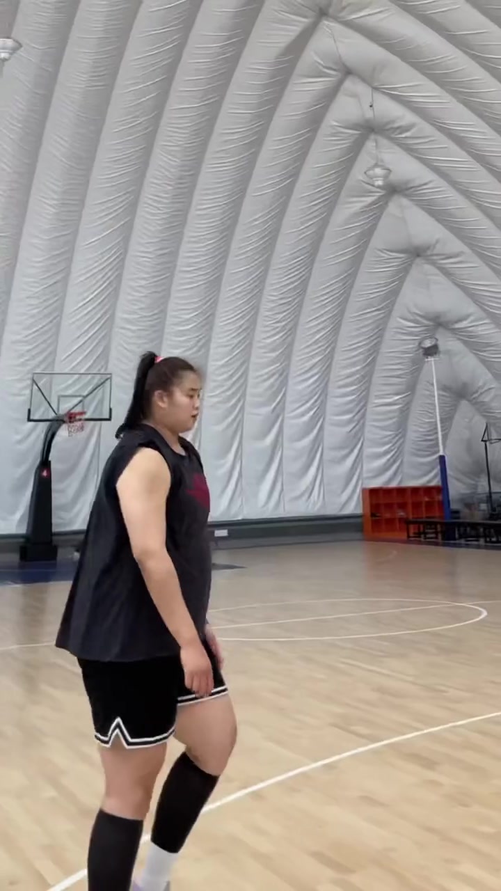 嚯，好魁梧！大寶貝劉禹彤背打你，你能頂住嗎？