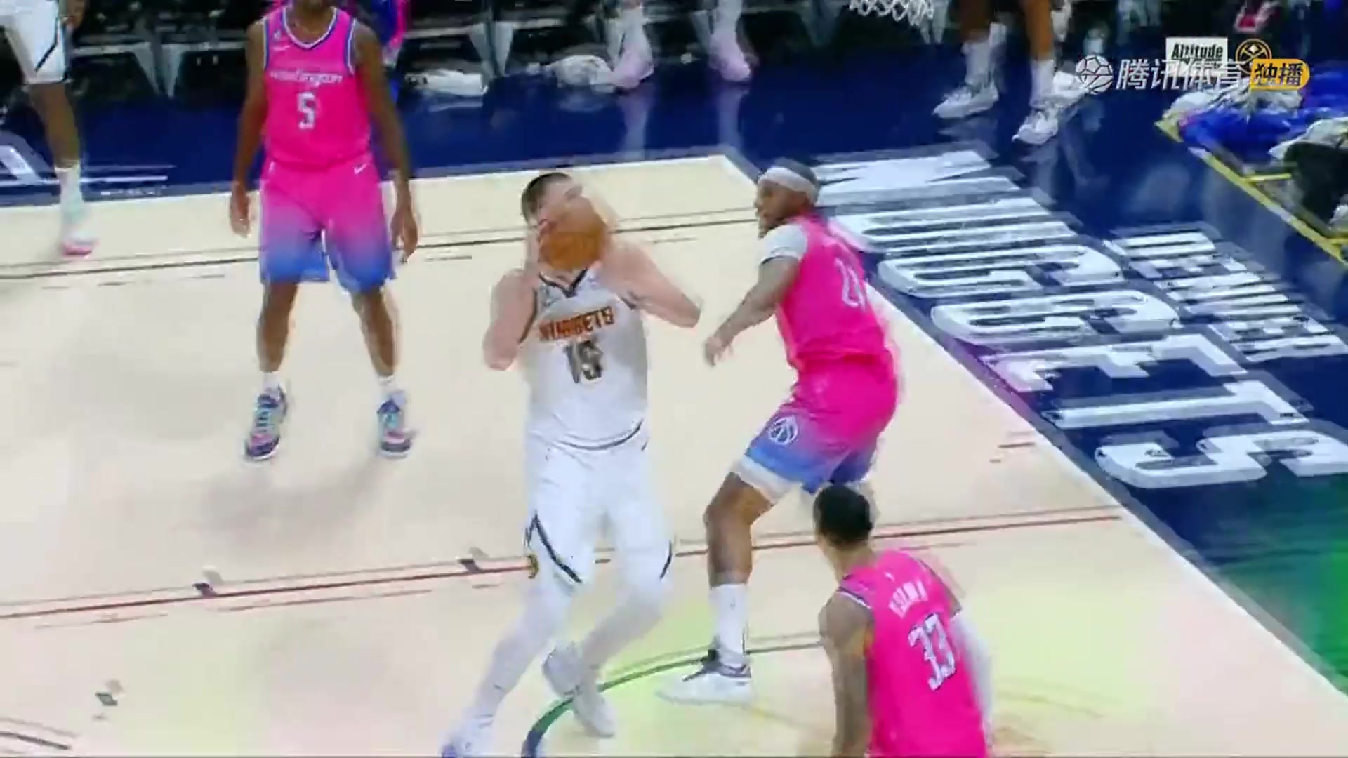 這效率要沖三連MVP？約基奇20中17爆砍43分14板8助5斷皆全隊(duì)最高（約基奇砍32分20籃板10助攻）