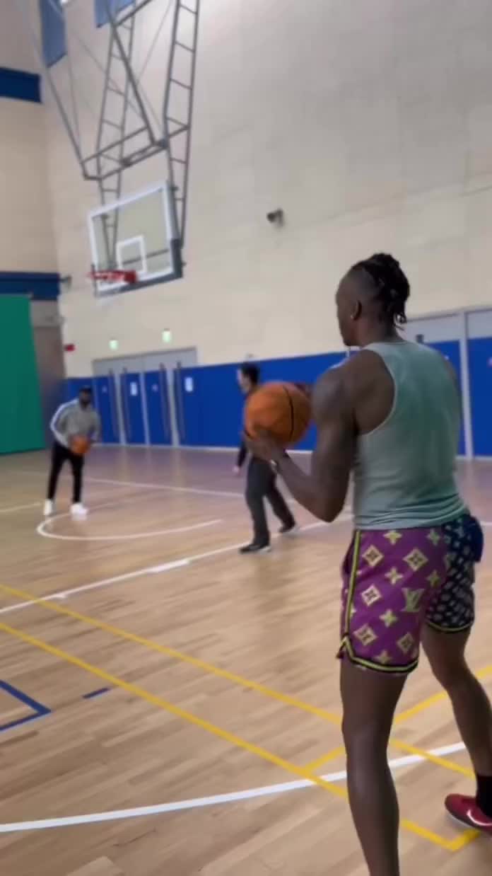 明天要復(fù)出！霍華德ins曬訓(xùn)練視頻：超人就要回歸賽場(chǎng)?。ɑ羧A德的ins賬號(hào)）