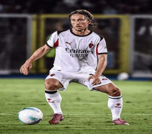 從皇馬到AC米蘭，他從養(yǎng)老變被啃老