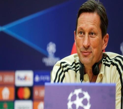 記者：費(fèi)內(nèi)巴切體育總監(jiān)與施密特會(huì)談，但也在評(píng)估其他人選