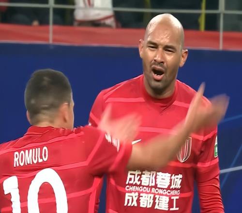 41！蓉城掀翻衛(wèi)冕冠軍登榜首，前國(guó)腳發(fā)揮失常，中超爭(zhēng)冠白熱化