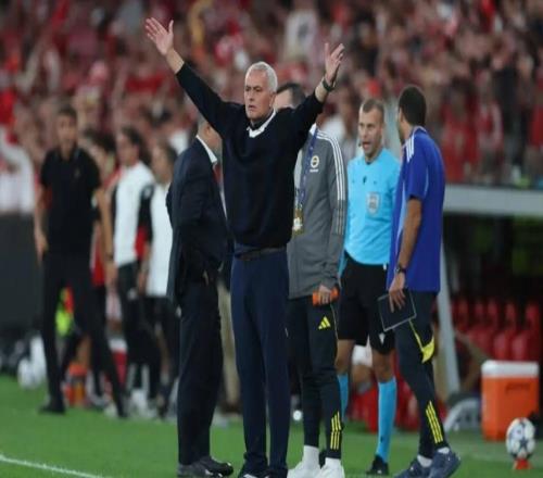 TA談穆帥下課：費(fèi)內(nèi)巴切認(rèn)為他把自己擺在俱樂部和球員之上