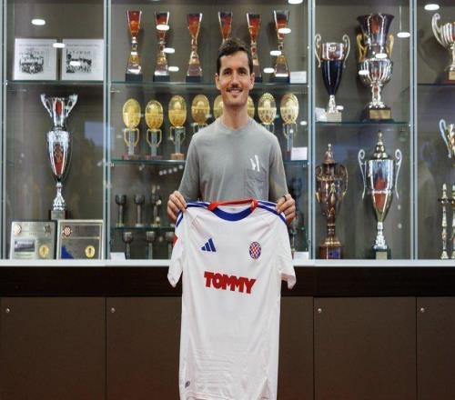 官方：瓦倫西亞中場(chǎng)吉利亞蒙加盟哈伊杜克，簽約至2027年