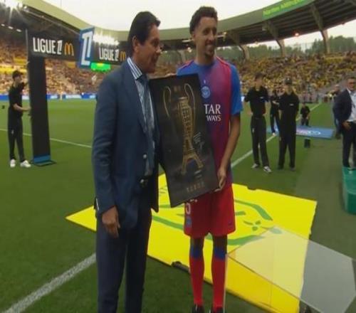 致敬歐冠冠軍，南特主席在賽前向巴黎圣日耳曼贈(zèng)送特別禮物